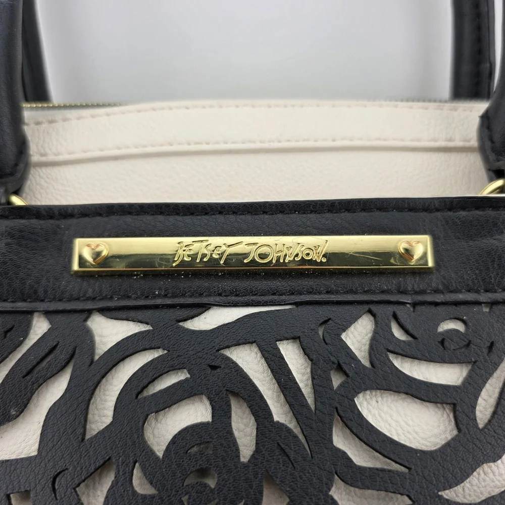 Betsey Johnson‎ Rose Satchel Bag Womens Fair Goth Romantic Edgy Floral Contrast